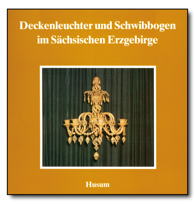 Deckenleuchter und Schwibbogen im Sächsischen Erzgebirge